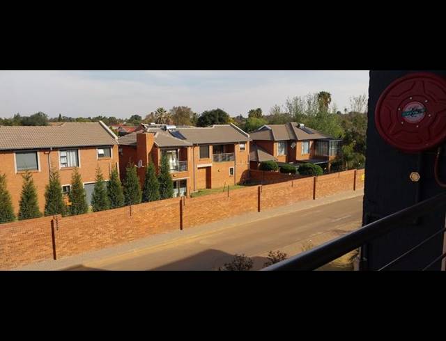 2 BEDROOM PROPERTY TO RENT IN POMONA